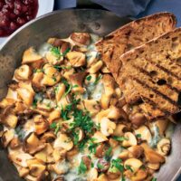 pilzpfanne-mit-preiselbeeren-86