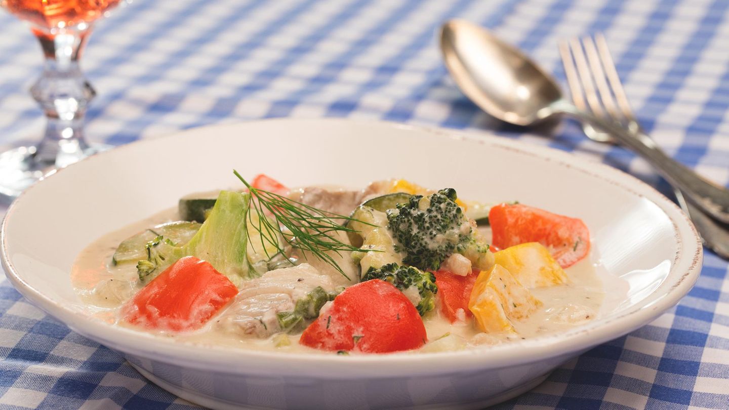 einfach-lecker-low-carb-fisch-gemuesepfanne-mit-kokosmilch