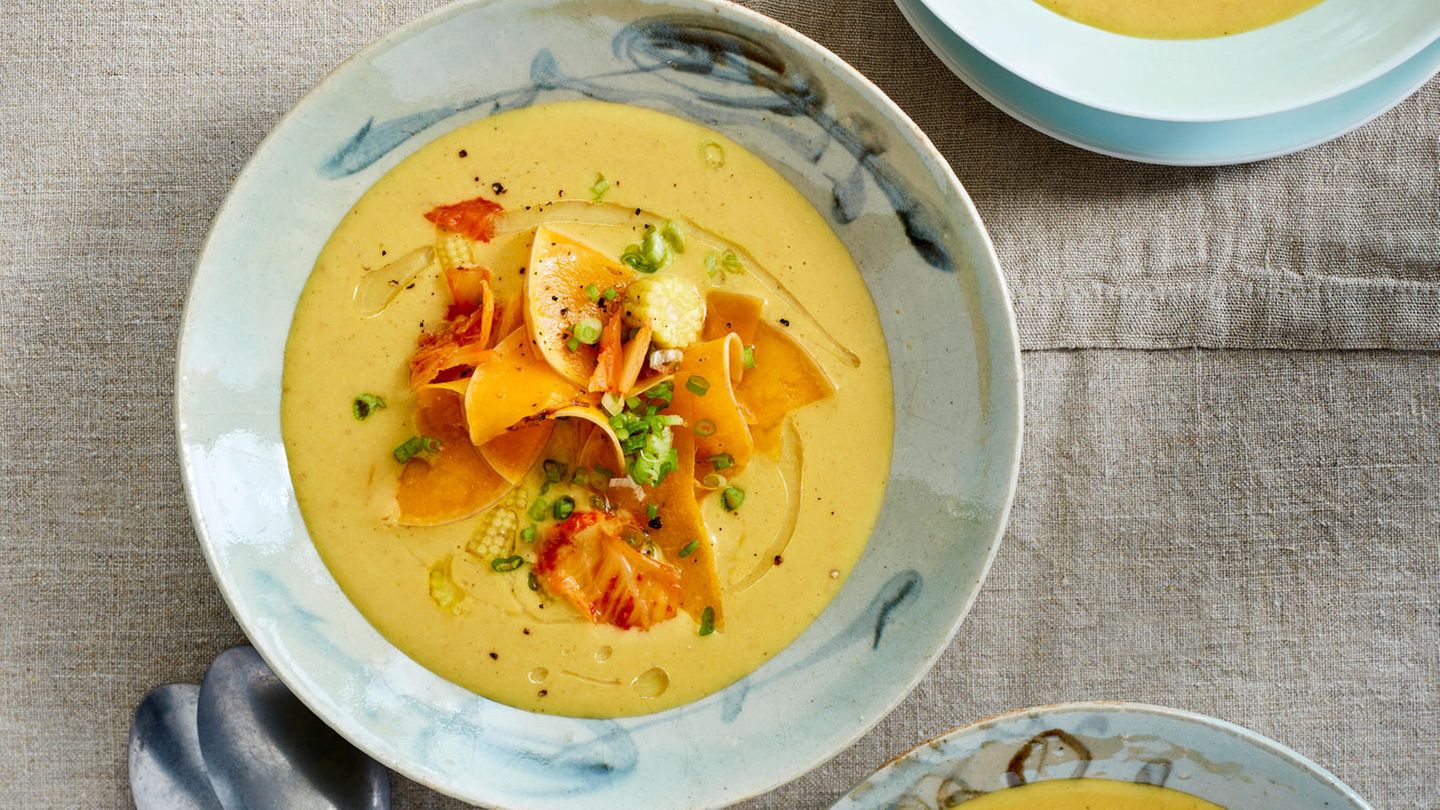 eut-202211081-ingwer-kokos-suppe-mit-kimchi-1