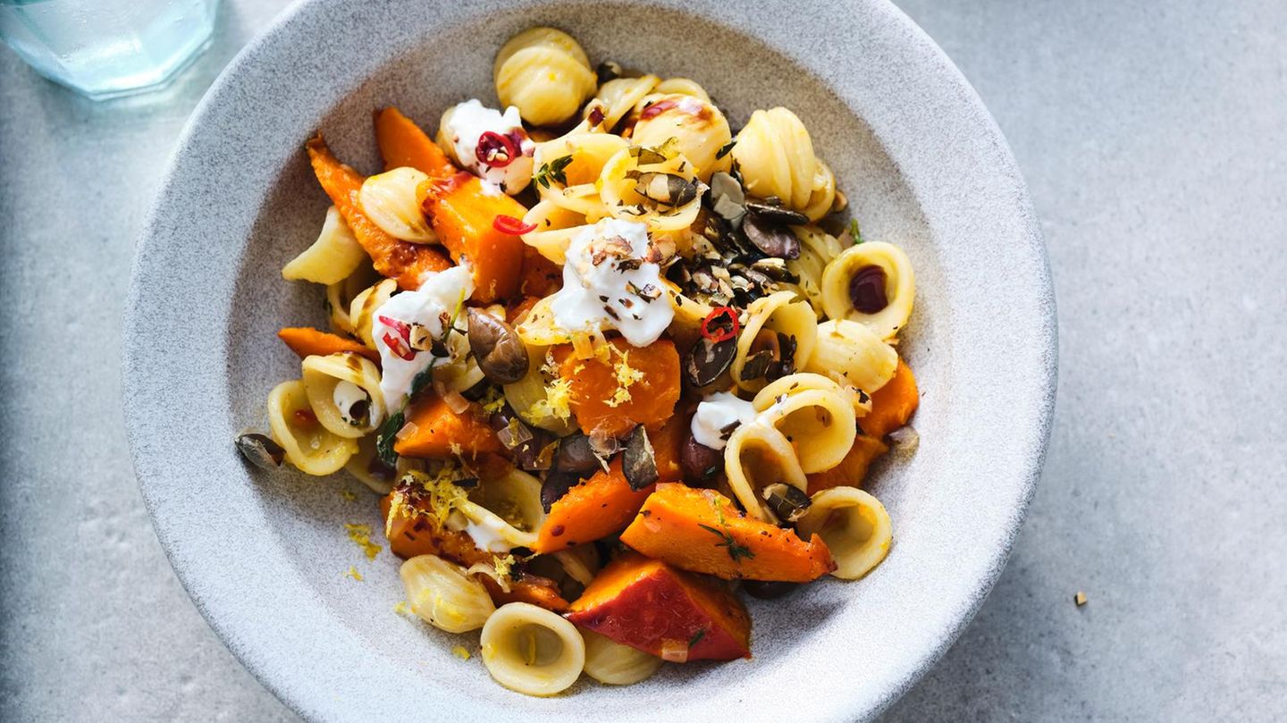 eut202201094-orecchiette-mit-kuerbis-und-burrata