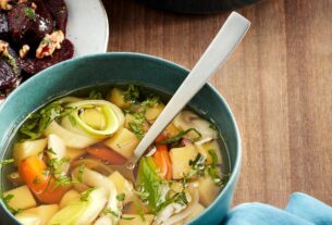 eut202205063-kartoffeleintopf-mit-rote-bete-salat