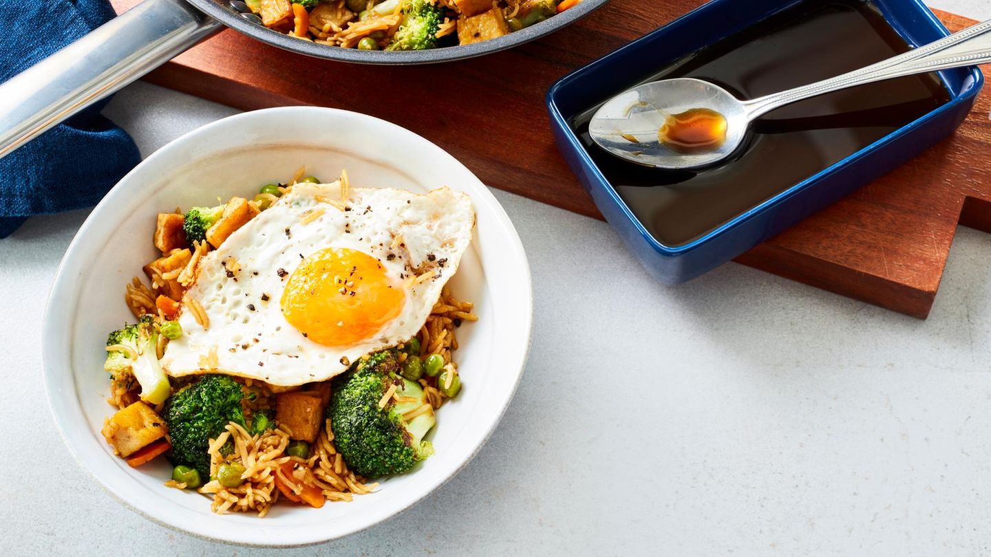 fjt202310104-vegetarisches-nasi-goreng-mit-teriyaki