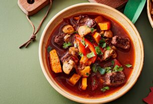 fjt202311018-kuerbis-gulasch