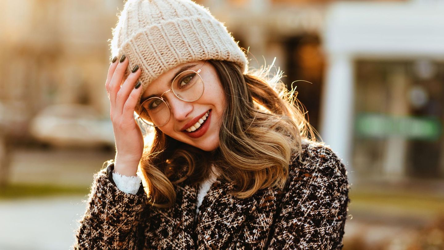 frau-muetze-407551810