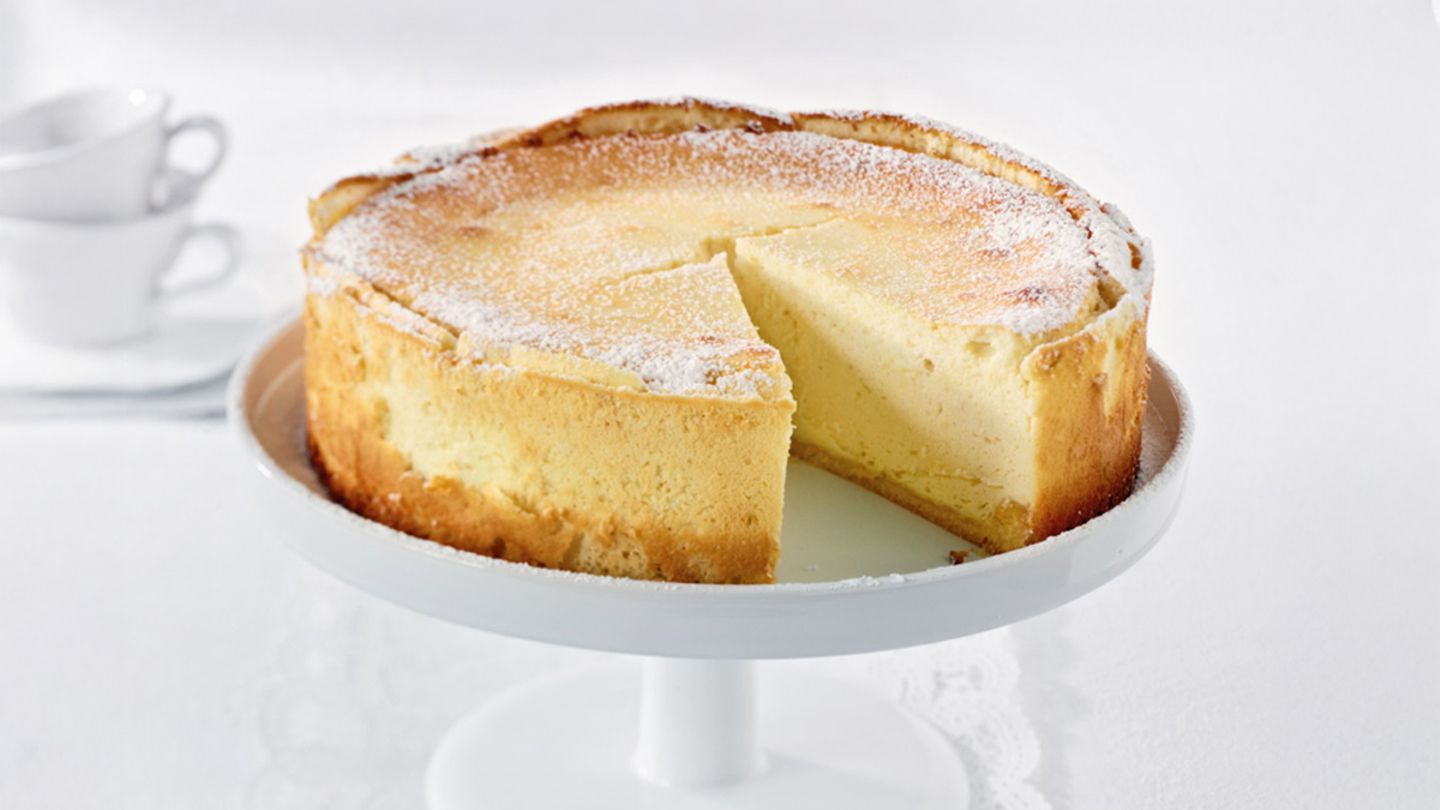 kaesekuchen-klassiker-e20eea34a6a4c1a3a53e2b7b0e2e1e88-fjt2013100561-jpg-57760-1-1