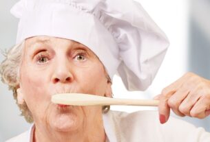 omas-cleveres-holzloeffel-trick-so-sparst-du-in-der-kueche-jede-menge-zeit