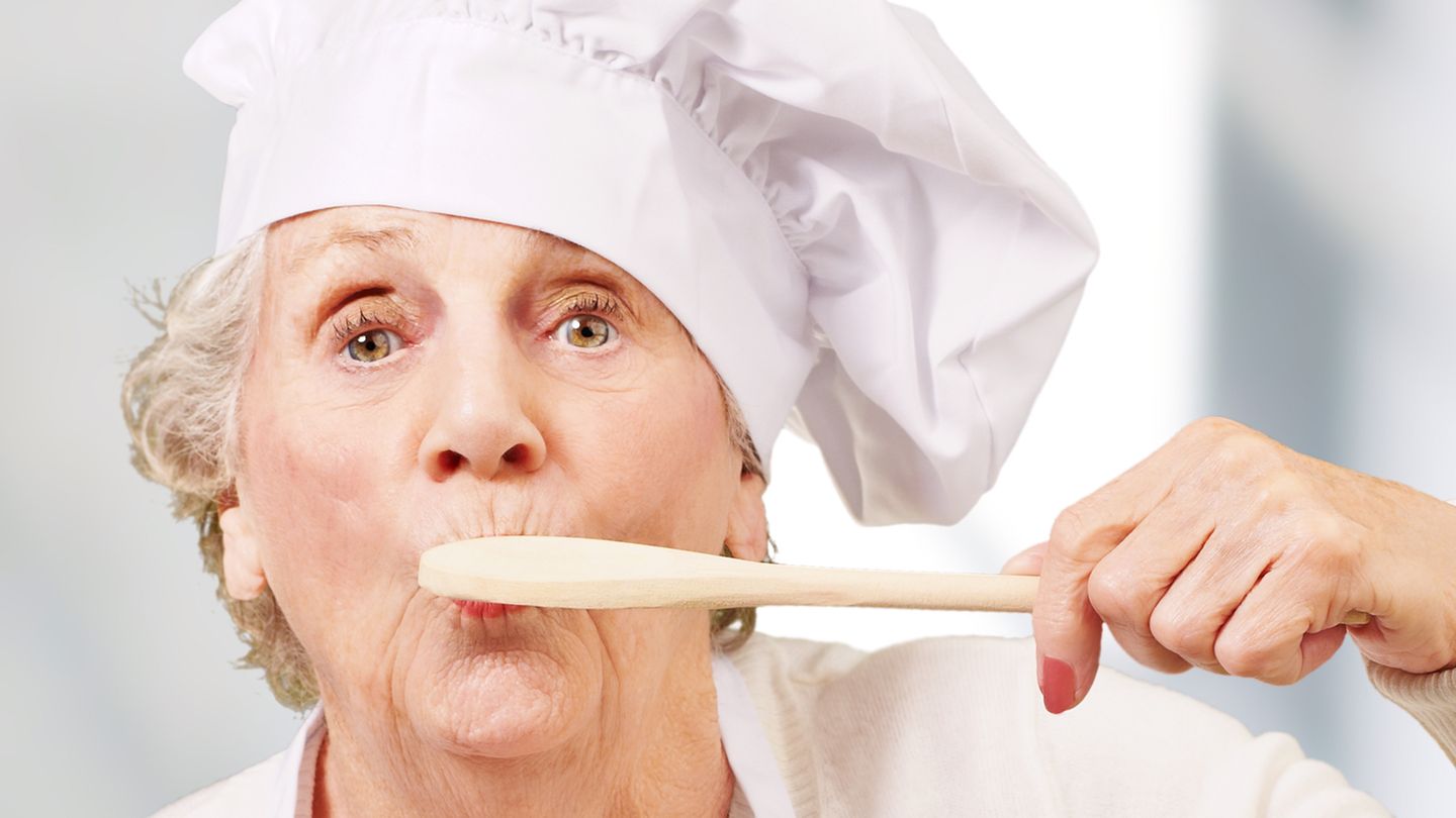 omas-cleveres-holzloeffel-trick-so-sparst-du-in-der-kueche-jede-menge-zeit