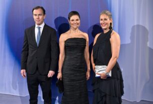 prinzessin-victoria-bandeaukleid