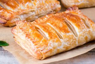 apfeltaschen-mit-bla-tterteig-adobestock-198171813-qwartm