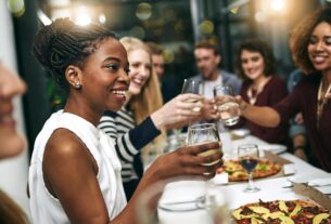 cocktailparty-problem-stimme-konzentrieren-studie