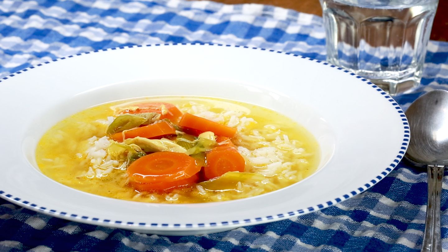 einfach-lecker-gelbe-huehnersuppe-mit-reis