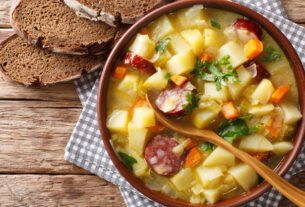 einfache-kartoffelsuppe-adobestock-fomaa-226705727