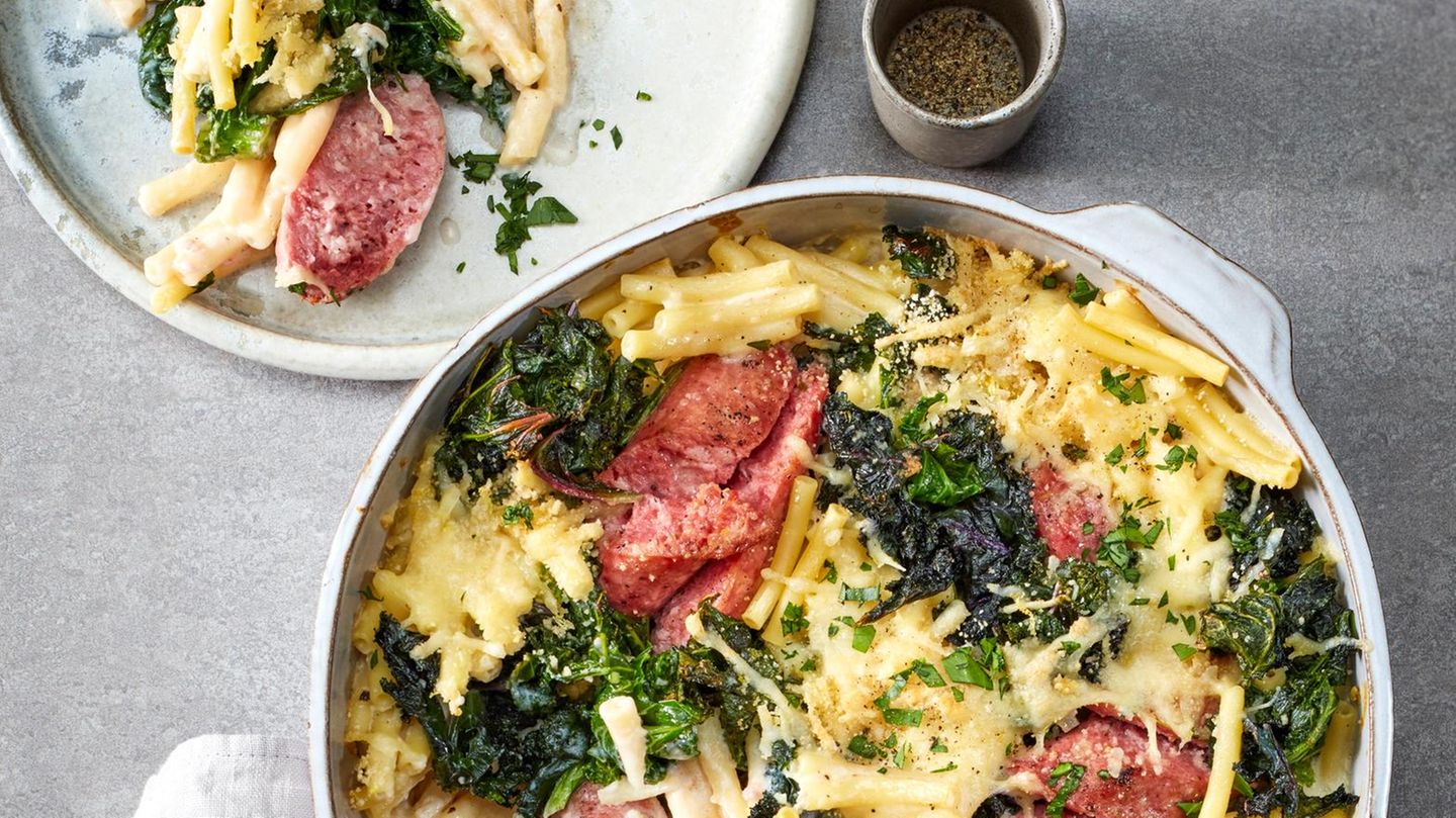 eut202201038-mac-and-cheese-mit-gruenkohl-und-salsiccia