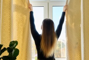 experte-raet-dringend-darum-solltest-du-spaetesten-um-17-30-unbedingt-alle-vorhaenge-und-jalousien-zuziehen