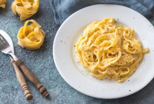 fettuccine-alfredo-adobestock-alex9500-196047228