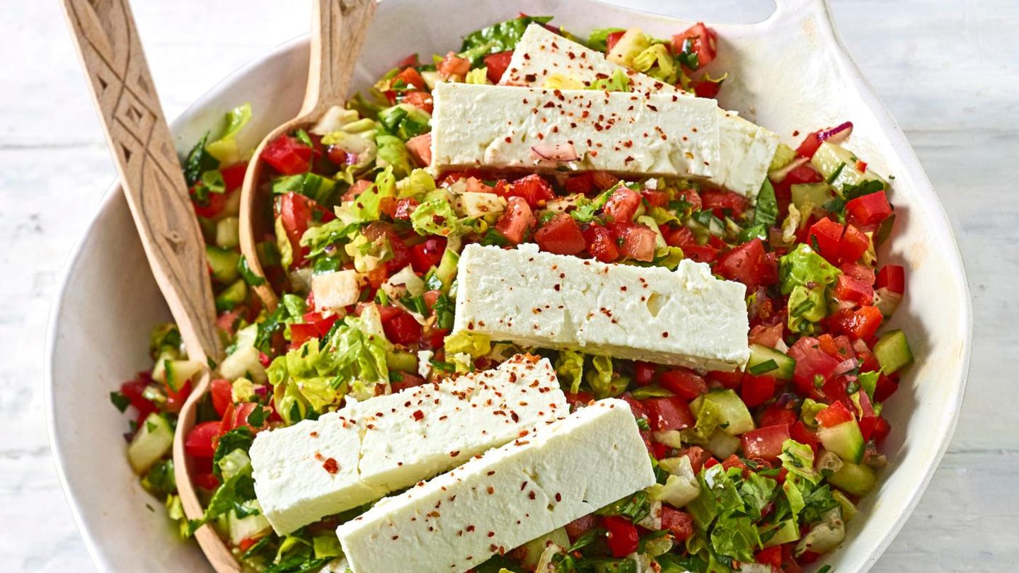 fjt-lc-202102091-tuerkischer-gemuesesalat-mit-feta