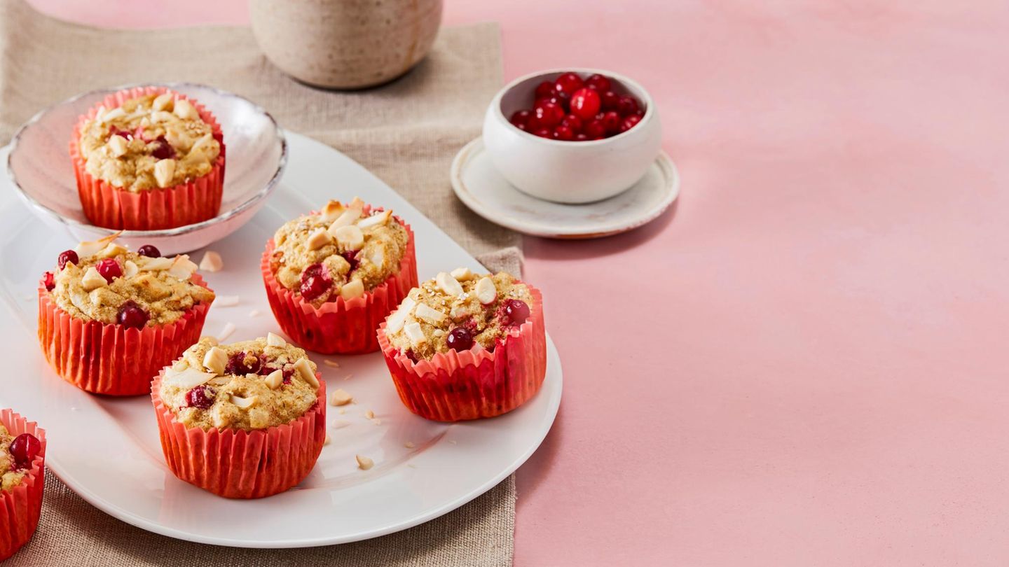 fjt-lc-20220125-cranberry-muffins-1