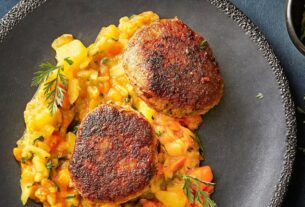 fjt202104101-frikadellen-auf-moehrengemuese