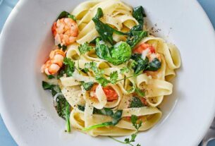 fjt2021067-pasta-mit-garnelen-und-weissweinsauce