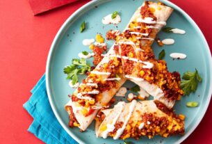 fjt202210093-chili-con-carne-enchiladas