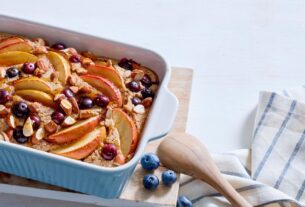 fjt202310010-baked-oatmeal-mit-apfel-zimt-und-blaubeeren