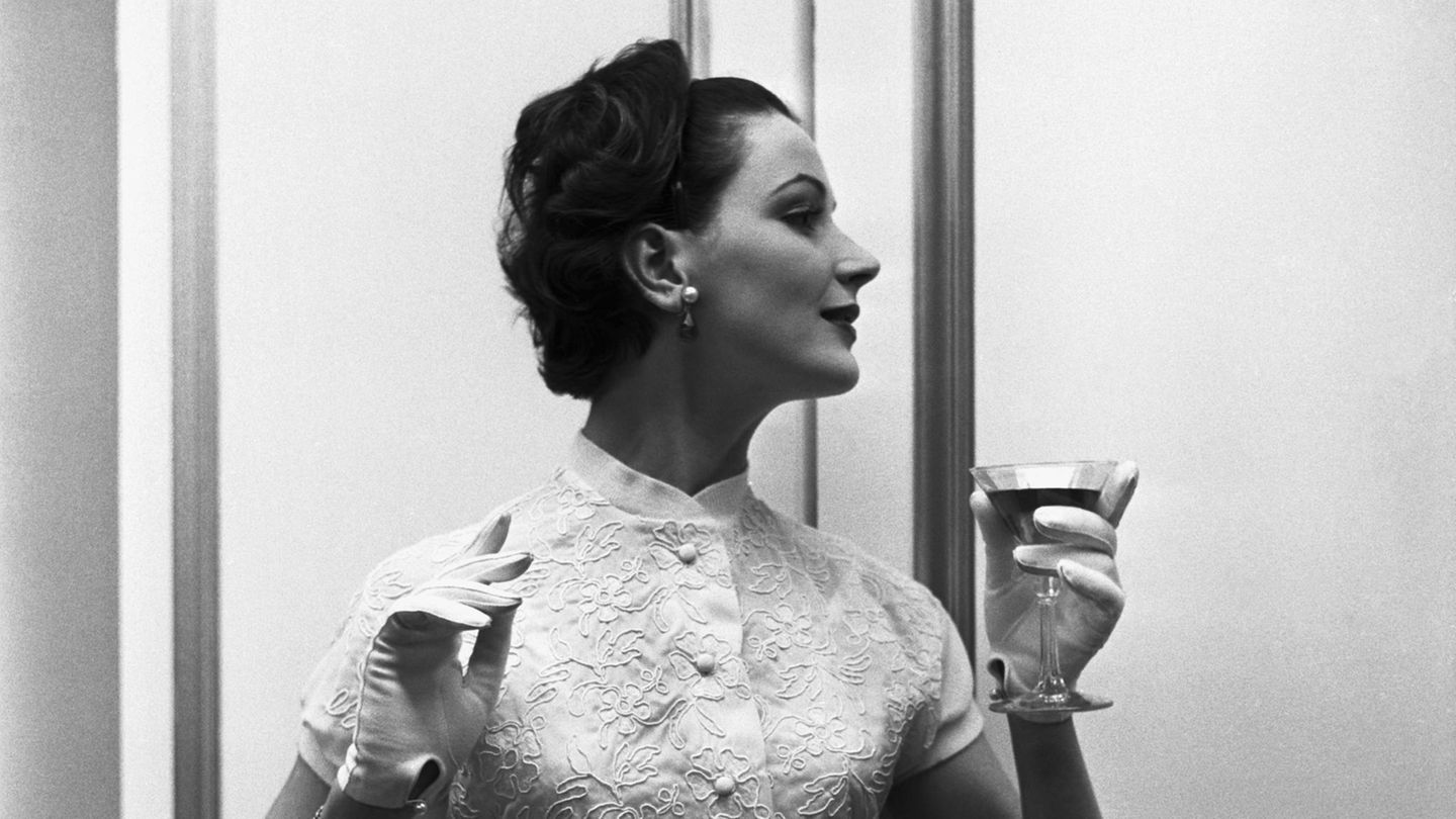 frau-nostalgie-vintage-514703328