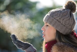 frau-winter-rauch-226504193