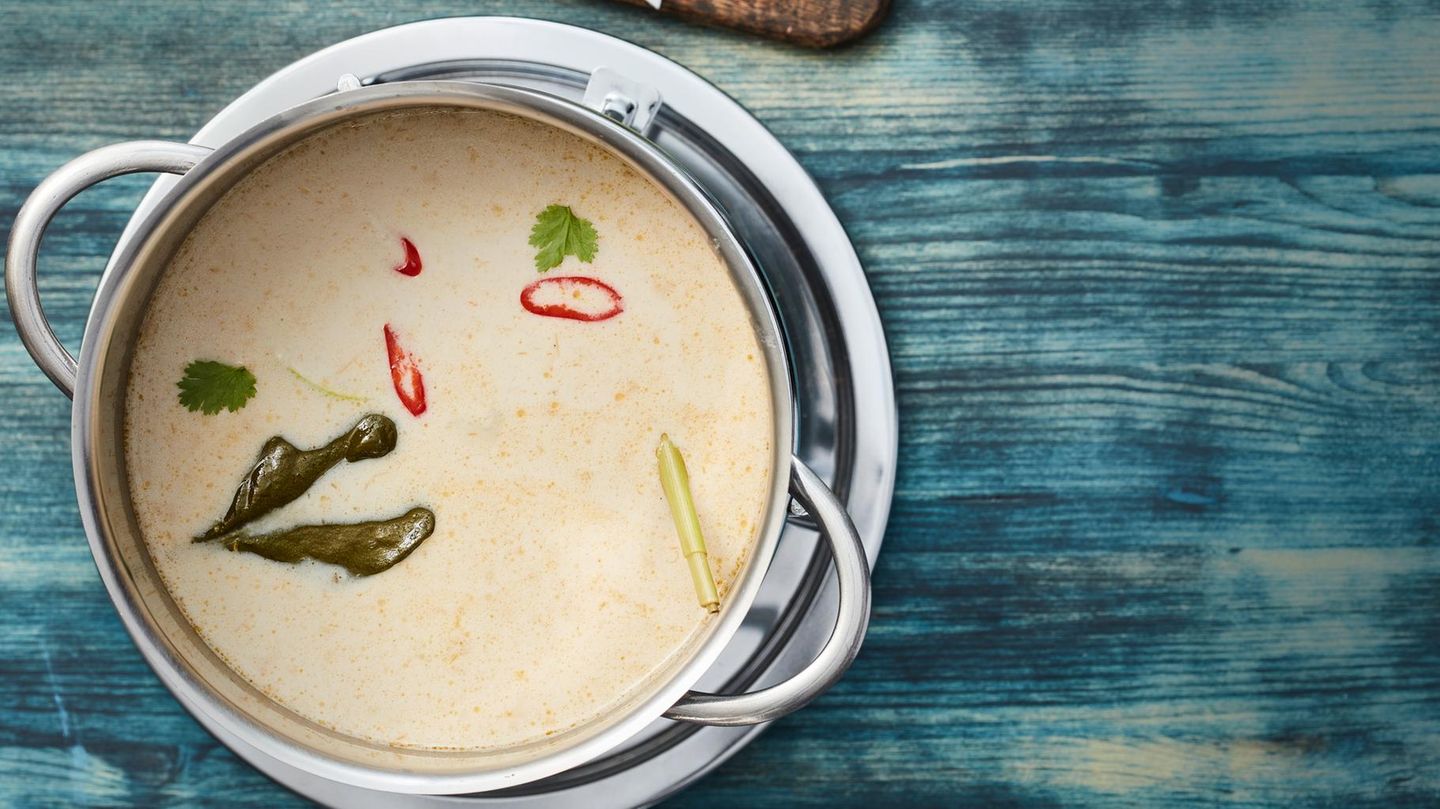 ft202201054-thai-kokosmilch-bruehe-fuer-fondue