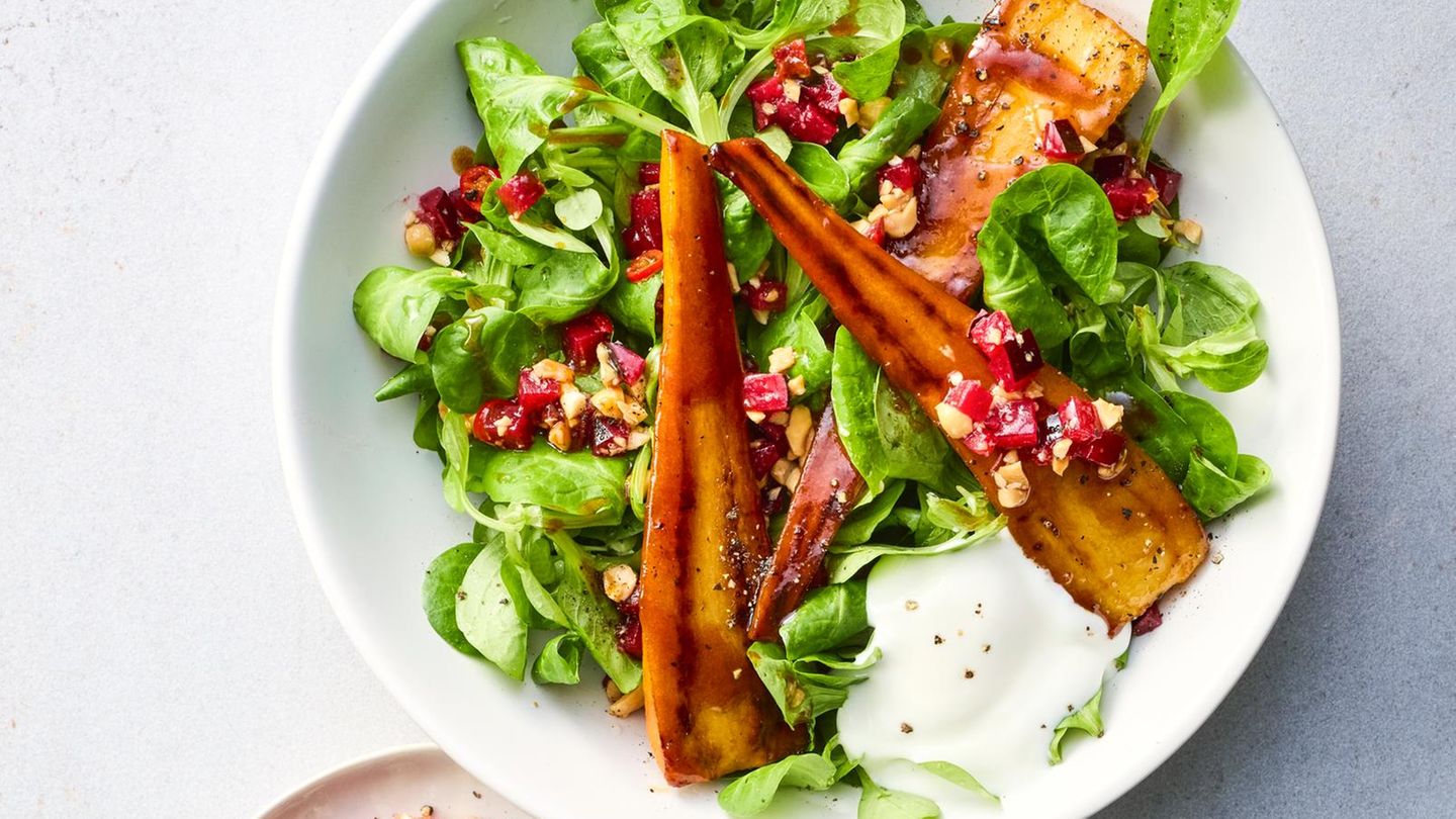 geschmorte-pastinaken-mit-feldsalat-und-pflaumen-salsa