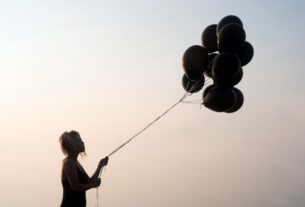 liebeshoroskop-bis-30-11-2025-3-sternzeichen-die-diesen-november-loslassen-muessen