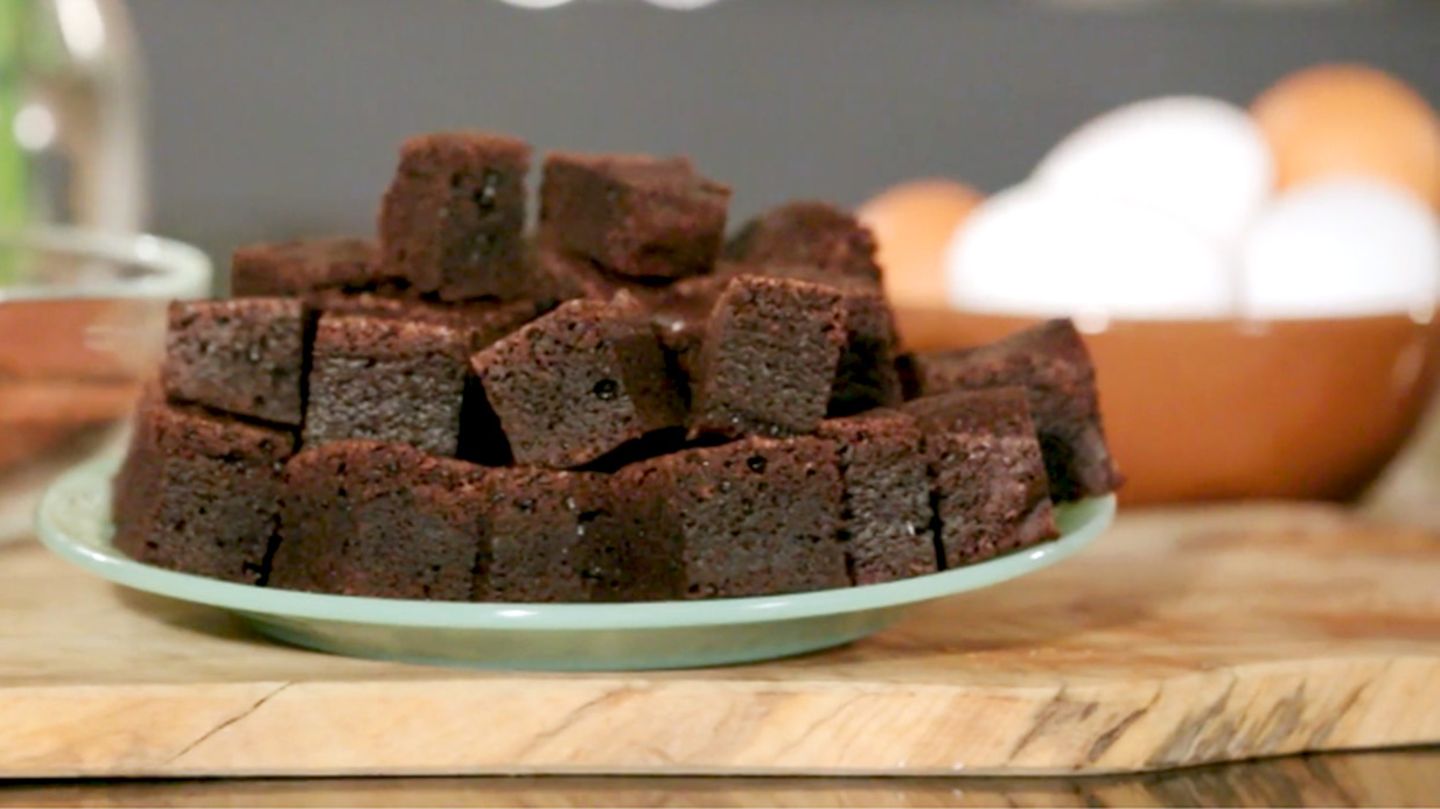 luisa-laedt-ein-kakao-brownies