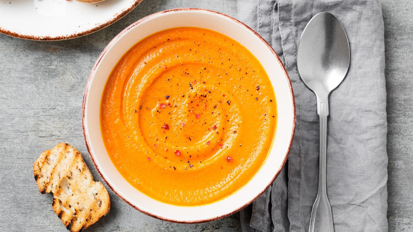 moehren-ingwer-suppe-adobestock-299876775-nelea-reazanteva