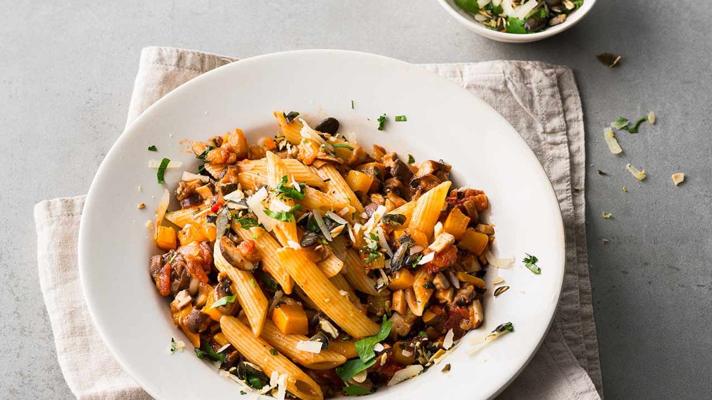 penne-mit-kuerbis-bolognese-und-gremolata-jpg-60498-