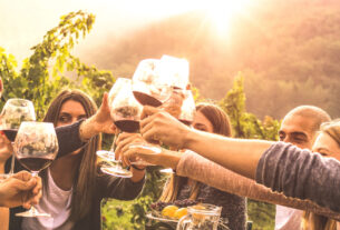 Young,Friends,Having,Fun,Outdoor,-,Happy,People,Enjoying,Harvest