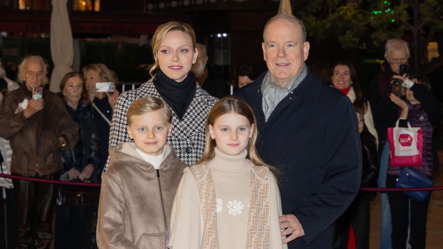 style-fuerstin-charlene-mit-familie