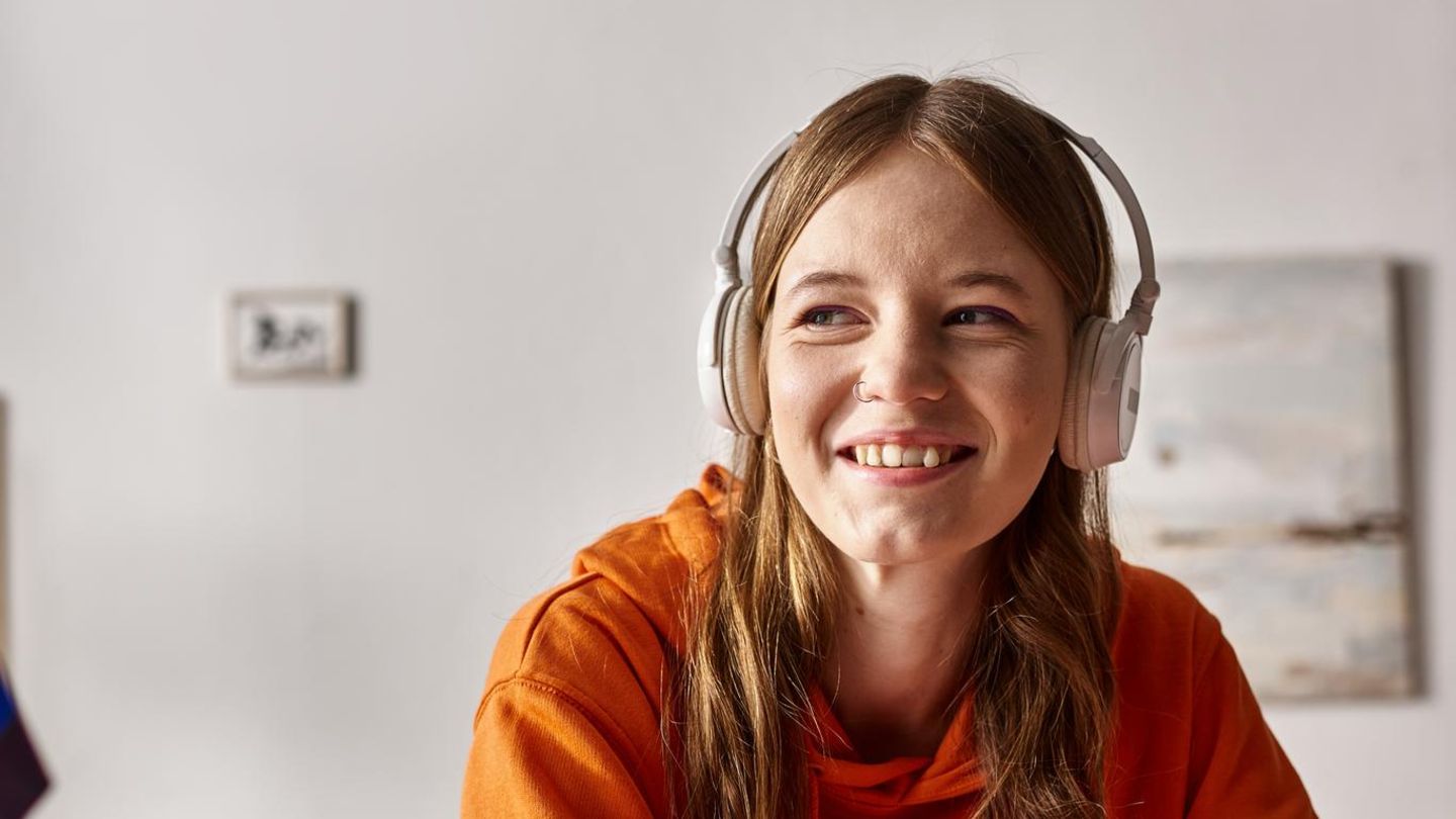 teenager-laptop-teaser-2