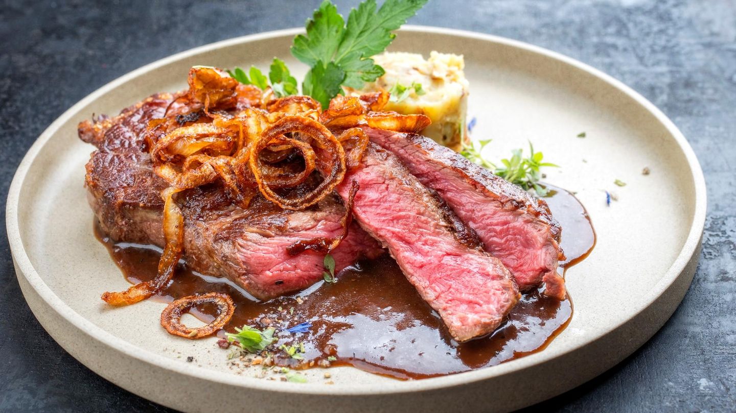 zwiebelrostbraten-adobestock-230874675-hlphoto