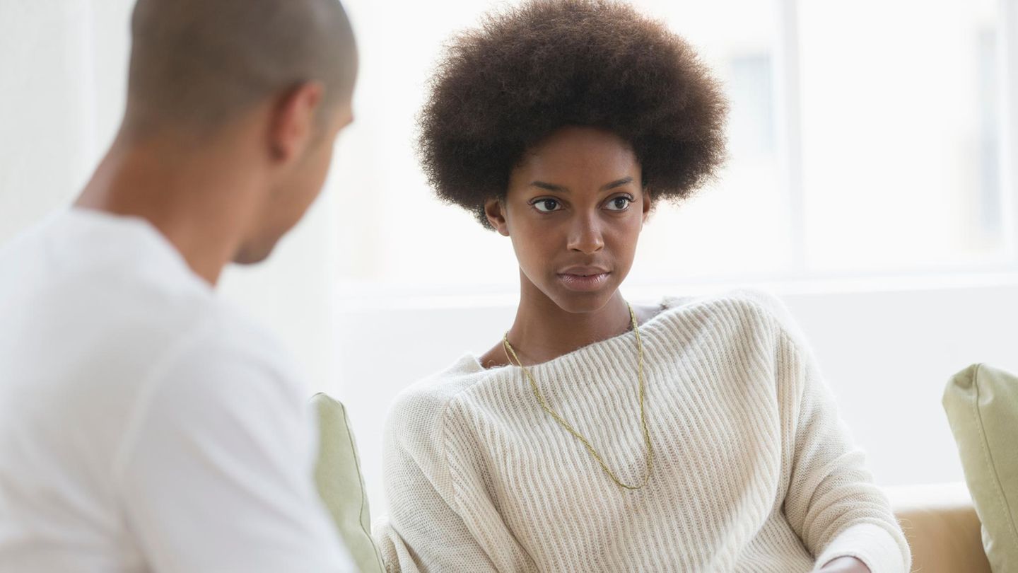 3-saetze-die-harmlos-klingen-aber-verurteilend-sind