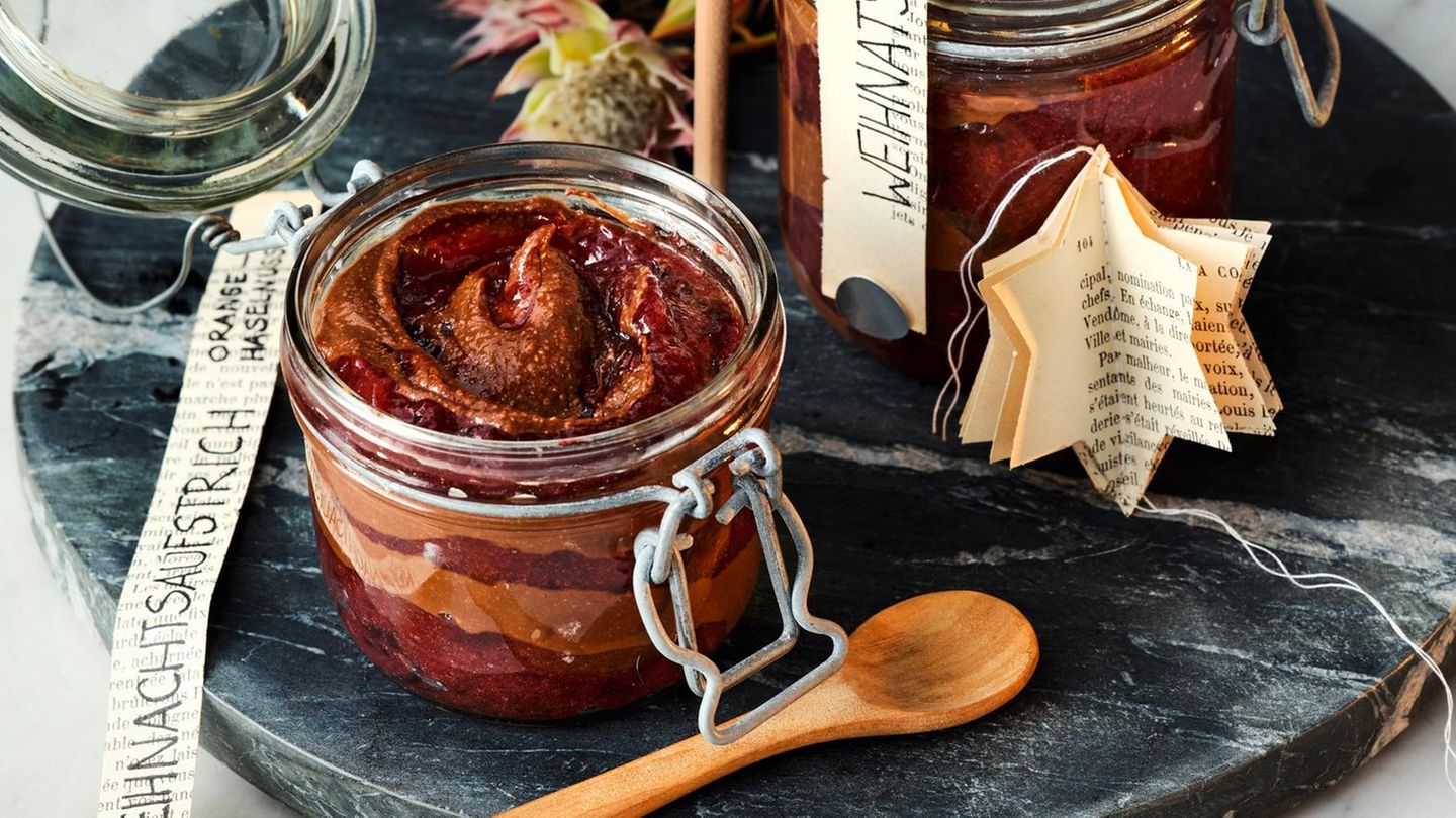 eut2021120143-weihnachtsaufstrich-mit-nuss-und-zwetschge