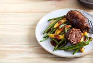 fjt202111084-rinderrouladen-mit-gruenen-bohnen-und-schupfnudeln