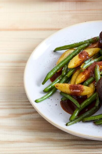 fjt202111084-rinderrouladen-mit-gruenen-bohnen-und-schupfnudeln