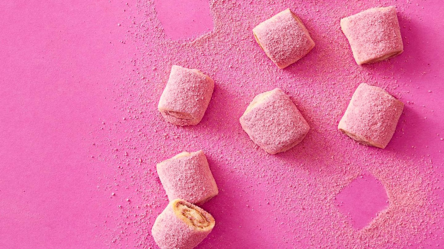 fjt202112026-espresso-marzipan-bites-in-himbeerpuderzucker