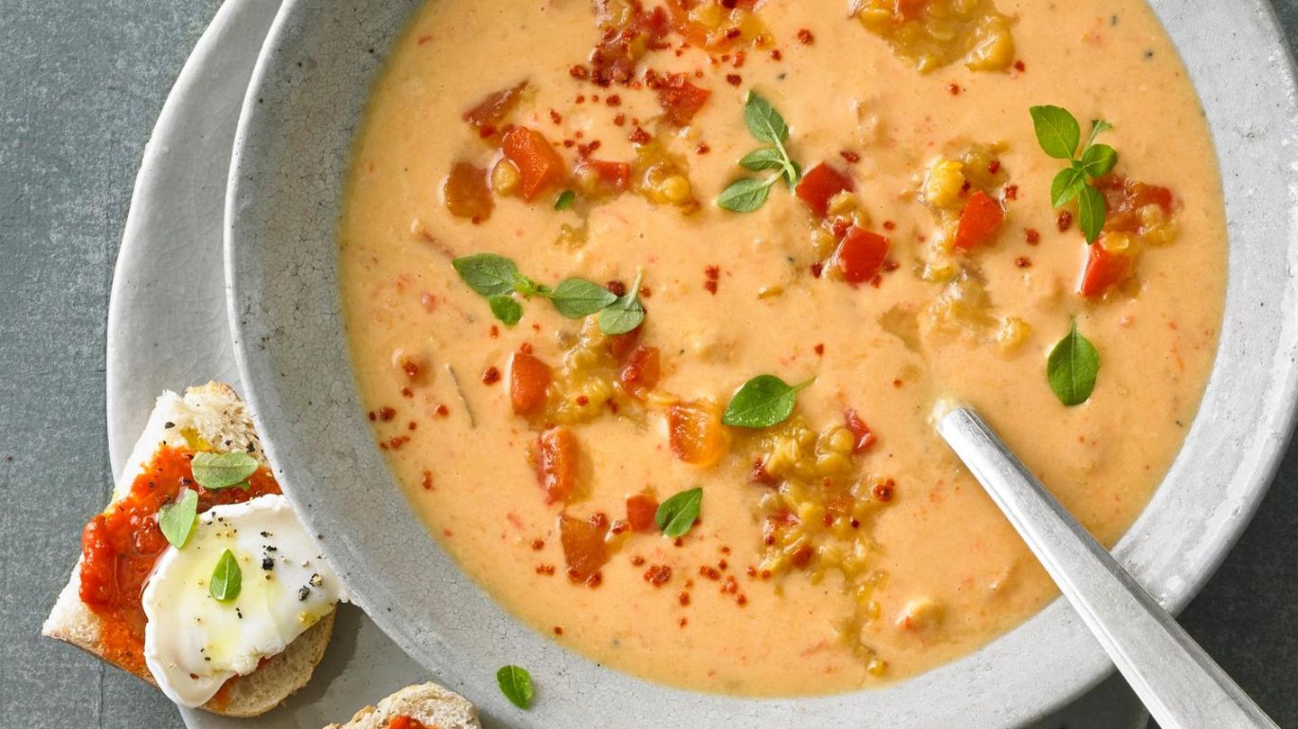 fjt202206087-rote-linsen-paprika-suppe