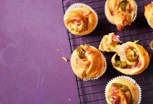 fjt202208032-cruffins-mit-speck-und-pfefferschote