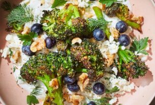 geroesteter-brokkoli-mit-zitronen-feta-creme-und-walnuessen-bild