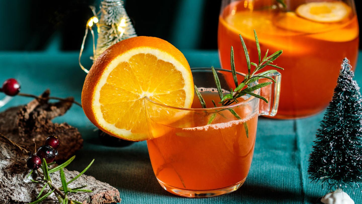 hot-aperol-adobestock-478952289-susanbrooks-dammann-stocksy