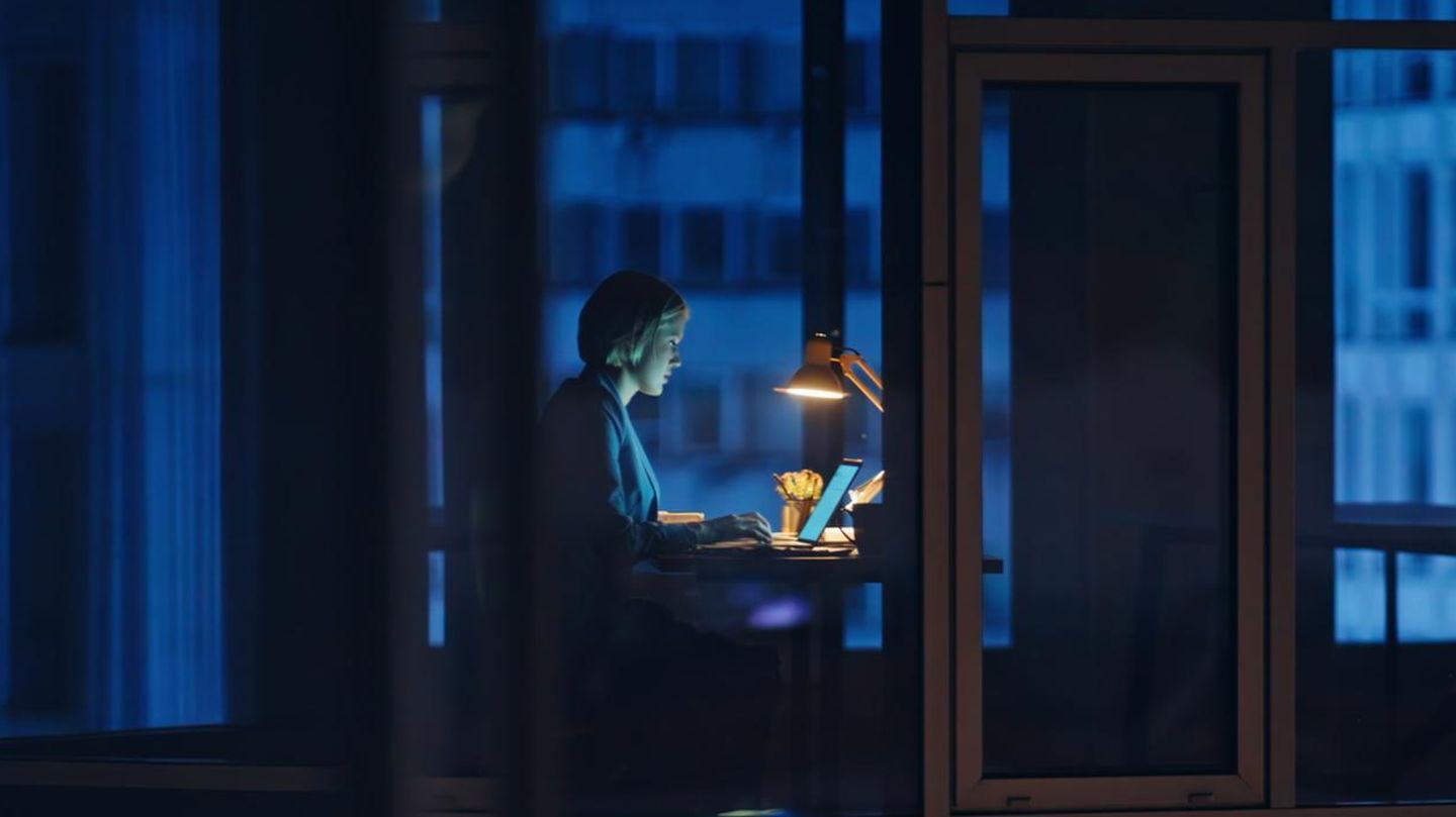 keine-work-life-balance-diese-3-sternzeichen-kennen-keine-grenze-zwischen-arbeit-und-freizeit