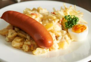 klassischer-kartoffelsalat-mit-wuerstchen-jpg-62651-