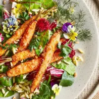 reisnudel-salat-mit-parmesan-moehren-und-moehrengruen-dressing-16