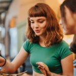 Psychologie: Warum die "Brunch Table Theory" deine Freundschaften nachhaltig verändert